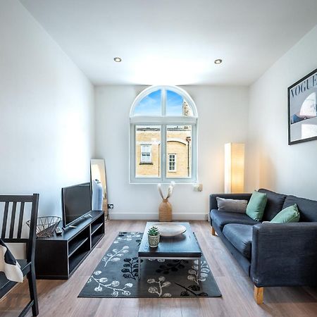 Апартаменти One-Bed Flat, Kensington, Bank Payment To The Host Within 24H From The Reservation Лондон Екстер'єр фото